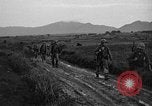 Standbild 7th Infantry Division Soldaten Kin Okinawa Ryukyu Inseln, 1945, aus Sekunde 25 historischem Filmmaterial Videoclip 65675052683