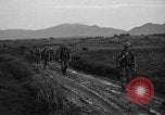 Standbild 7th Infantry Division Soldaten Kin Okinawa Ryukyu Inseln, 1945, aus Sekunde 26 historischem Filmmaterial Videoclip 65675052683