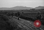 Standbild 7th Infantry Division Soldaten Kin Okinawa Ryukyu Inseln, 1945, aus Sekunde 27 historischem Filmmaterial Videoclip 65675052683