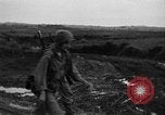 Standbild 7th Infantry Division Soldaten Kin Okinawa Ryukyu Inseln, 1945, aus Sekunde 34 historischem Filmmaterial Videoclip 65675052683