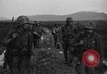 Standbild 7th Infantry Division Soldaten Kin Okinawa Ryukyu Inseln, 1945, aus Sekunde 41 historischem Filmmaterial Videoclip 65675052683