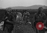 Standbild 7th Infantry Division Soldaten Kin Okinawa Ryukyu Inseln, 1945, aus Sekunde 43 historischem Filmmaterial Videoclip 65675052683