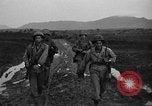 Standbild 7th Infantry Division Soldaten Kin Okinawa Ryukyu Inseln, 1945, aus Sekunde 45 historischem Filmmaterial Videoclip 65675052683