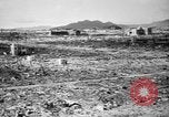 Standbild Japanische Team Umfragen Hiroshima Atombombe Schäden Hiroshima Japan, 1945, aus Sekunde 19 historischem Filmmaterial Videoclip 65675052703