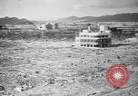 Standbild Japanische Team Umfragen Hiroshima Atombombe Schäden Hiroshima Japan, 1945, aus Sekunde 23 historischem Filmmaterial Videoclip 65675052703