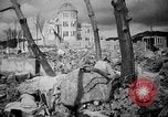 Standbild Japanische Team Umfragen Hiroshima Atombombe Schäden Hiroshima Japan, 1945, aus Sekunde 27 historischem Filmmaterial Videoclip 65675052703