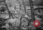 Standbild Japanische Team Umfragen Hiroshima Atombombe Schäden Hiroshima Japan, 1945, aus Sekunde 28 historischem Filmmaterial Videoclip 65675052703