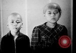 Standbild japanischen Patienten Hiroshima Japan, 1945, aus Sekunde 10 historischem Filmmaterial Videoclip 65675052708