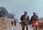 Image 1er Régiment de Marines Shuri Okinawa îles Ryukyu, 1945, de la seconde 54 séquences d'archives historiques vidéo 65675052722