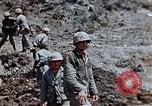 Image 1er Régiment de Marines Shuri Okinawa îles Ryukyu, 1945, de la seconde 10 séquences d'archives historiques vidéo 65675052723