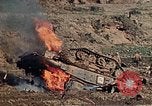 Standbild 1st Battalion 1 Marines Naha Okinawa Ryukyu Inseln, 1945, aus Sekunde 45 historischem Filmmaterial Videoclip 65675052726