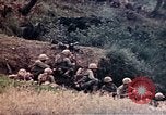 Image 1er Bataillon 1ère marines Naha Okinawa îles Ryukyu, 1945, de la seconde 48 séquences d'archives historiques vidéo 65675052727