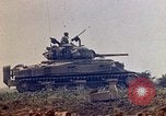 Standbild 3 Bataillon 1 Marines Yasusu Dorf Okinawa Ryukyu Inseln, 1945, aus Sekunde 42 historischem Filmmaterial Videoclip 65675052732