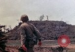 Standbild 3 Bataillon 1 Marines Yasusu Dorf Okinawa Ryukyu Inseln, 1945, aus Sekunde 5 historischem Filmmaterial Videoclip 65675052733