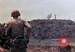 Standbild 3 Bataillon 1 Marines Yasusu Dorf Okinawa Ryukyu Inseln, 1945, aus Sekunde 7 historischem Filmmaterial Videoclip 65675052733