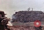 Standbild 3 Bataillon 1 Marines Yasusu Dorf Okinawa Ryukyu Inseln, 1945, aus Sekunde 10 historischem Filmmaterial Videoclip 65675052733