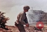 Standbild 3 Bataillon 1 Marines Yasusu Dorf Okinawa Ryukyu Inseln, 1945, aus Sekunde 24 historischem Filmmaterial Videoclip 65675052733