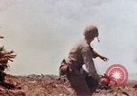 Standbild 3 Bataillon 1 Marines Yasusu Dorf Okinawa Ryukyu Inseln, 1945, aus Sekunde 44 historischem Filmmaterial Videoclip 65675052733