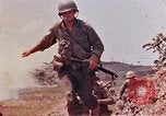 Standbild 3 Bataillon 1 Marines Yasusu Dorf Okinawa Ryukyu Inseln, 1945, aus Sekunde 51 historischem Filmmaterial Videoclip 65675052733