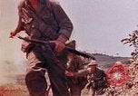 Standbild 3 Bataillon 1 Marines Yasusu Dorf Okinawa Ryukyu Inseln, 1945, aus Sekunde 52 historischem Filmmaterial Videoclip 65675052733