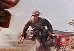 Standbild 3 Bataillon 1 Marines Yasusu Dorf Okinawa Ryukyu Inseln, 1945, aus Sekunde 55 historischem Filmmaterial Videoclip 65675052733