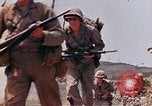 Standbild 3 Bataillon 1 Marines Yasusu Dorf Okinawa Ryukyu Inseln, 1945, aus Sekunde 59 historischem Filmmaterial Videoclip 65675052733