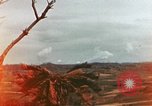Standbild weißer Phosphor Explosionen Yasusu Dorf Okinawa Ryukyu Inseln, 1945, aus Sekunde 3 historischem Filmmaterial Videoclip 65675052734