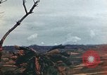 Standbild weißer Phosphor Explosionen Yasusu Dorf Okinawa Ryukyu Inseln, 1945, aus Sekunde 4 historischem Filmmaterial Videoclip 65675052734