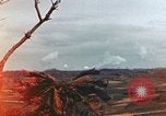 Standbild weißer Phosphor Explosionen Yasusu Dorf Okinawa Ryukyu Inseln, 1945, aus Sekunde 5 historischem Filmmaterial Videoclip 65675052734