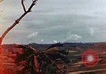 Standbild weißer Phosphor Explosionen Yasusu Dorf Okinawa Ryukyu Inseln, 1945, aus Sekunde 7 historischem Filmmaterial Videoclip 65675052734