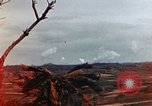 Standbild weißer Phosphor Explosionen Yasusu Dorf Okinawa Ryukyu Inseln, 1945, aus Sekunde 9 historischem Filmmaterial Videoclip 65675052734