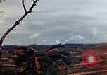 Standbild weißer Phosphor Explosionen Yasusu Dorf Okinawa Ryukyu Inseln, 1945, aus Sekunde 10 historischem Filmmaterial Videoclip 65675052734