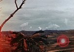 Standbild weißer Phosphor Explosionen Yasusu Dorf Okinawa Ryukyu Inseln, 1945, aus Sekunde 13 historischem Filmmaterial Videoclip 65675052734