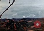 Standbild weißer Phosphor Explosionen Yasusu Dorf Okinawa Ryukyu Inseln, 1945, aus Sekunde 14 historischem Filmmaterial Videoclip 65675052734