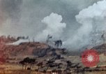 Standbild weißer Phosphor Explosionen Yasusu Dorf Okinawa Ryukyu Inseln, 1945, aus Sekunde 25 historischem Filmmaterial Videoclip 65675052734