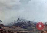 Standbild weißer Phosphor Explosionen Yasusu Dorf Okinawa Ryukyu Inseln, 1945, aus Sekunde 39 historischem Filmmaterial Videoclip 65675052734