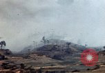 Standbild weißer Phosphor Explosionen Yasusu Dorf Okinawa Ryukyu Inseln, 1945, aus Sekunde 43 historischem Filmmaterial Videoclip 65675052734