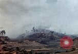Standbild weißer Phosphor Explosionen Yasusu Dorf Okinawa Ryukyu Inseln, 1945, aus Sekunde 44 historischem Filmmaterial Videoclip 65675052734