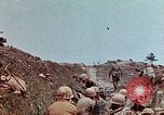 Image 3e bataillon du 7e Régiment de Marines Okinawa îles Ryukyu, 1945, de la seconde 53 séquences d'archives historiques vidéo 65675052735