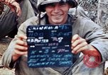 Image 3e bataillon du 7e Régiment de Marines Okinawa îles Ryukyu, 1945, de la seconde 5 séquences d'archives historiques vidéo 65675052736