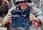 Image 3e bataillon du 7e Régiment de Marines Okinawa îles Ryukyu, 1945, de la seconde 6 séquences d'archives historiques vidéo 65675052736