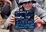 Image 3e bataillon du 7e Régiment de Marines Okinawa îles Ryukyu, 1945, de la seconde 10 séquences d'archives historiques vidéo 65675052736