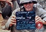 Image 3e bataillon du 7e Régiment de Marines Okinawa îles Ryukyu, 1945, de la seconde 12 séquences d'archives historiques vidéo 65675052736