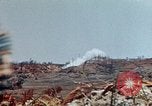 Image 3e bataillon du 7e Régiment de Marines Okinawa îles Ryukyu, 1945, de la seconde 19 séquences d'archives historiques vidéo 65675052736