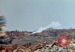 Image 3e bataillon du 7e Régiment de Marines Okinawa îles Ryukyu, 1945, de la seconde 24 séquences d'archives historiques vidéo 65675052736