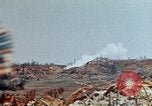 Image 3e bataillon du 7e Régiment de Marines Okinawa îles Ryukyu, 1945, de la seconde 25 séquences d'archives historiques vidéo 65675052736