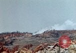 Image 3e bataillon du 7e Régiment de Marines Okinawa îles Ryukyu, 1945, de la seconde 32 séquences d'archives historiques vidéo 65675052736