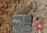 Image 3e bataillon du 7e Régiment de Marines Okinawa îles Ryukyu, 1945, de la seconde 30 séquences d'archives historiques vidéo 65675052737