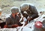 Image 3e bataillon du 7e Régiment de Marines Okinawa îles Ryukyu, 1945, de la seconde 40 séquences d'archives historiques vidéo 65675052737