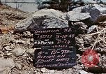 Standbild Marines der B-Company 1rd Battalion 7th Regiment Okinawa Ryukyu Inseln, 1945, aus Sekunde 1 historischem Filmmaterial Videoclip 65675052739